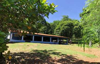 Imagem: A chácara possui 10.000m² de Área e está localizado em