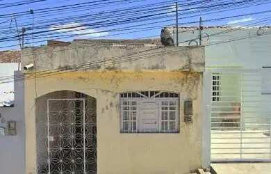 Imagem: A casa possui 2 Dormitórios, 1 Banheiro, 65m² de Área e