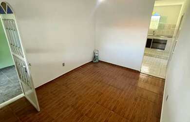 Imagem 5: Alugo casa. Varanda, 1 Banheiroe1 Dormitório