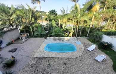 Imagem: A casa possui 3 Dormitórios, 1 Banheiro, 1 Vaga na garagem