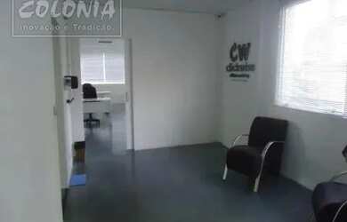 Imagem: O depósito possui 3 Vagas na garagem e 205m² de Área e está