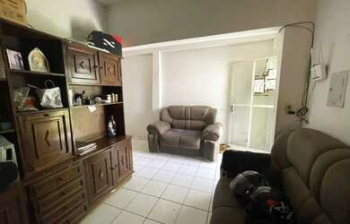 Imagem: A casa à venda possui 3 Dormitórios, 1 Banheiro, 3 Vagas na