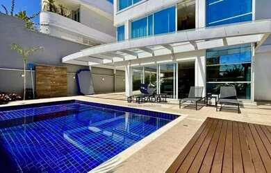 Imagem: A casa em condomínio possui 5 Dormitórios, 5 Banheiros, 4