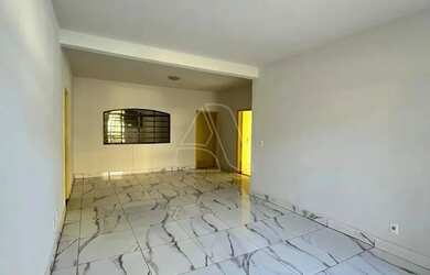 Imagem: A casa possui 4 Dormitórios, 4 Banheiros, 2 Vagas na garagem