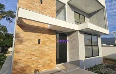 Imagem: A casa em condomínio possui 4 Dormitórios, 1 Banheiro, 2 Vagas