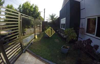 Imagem: A casa possui 4 Dormitórios, 4 Banheiros, 1 Vaga na garagem