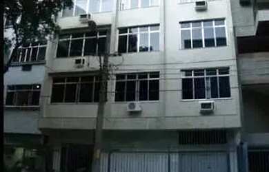 Imagem: O apartamento possui 3 Dormitórios, 1 Banheiro, 1 Vaga na garagem