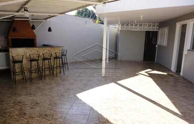 Imagem: A casa possui 3 Dormitórios, 1 Banheiro, 3 Vagas na garagem