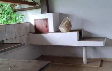 Imagem: A casa possui 3 Dormitórios, 2 Banheiros, 100m² de Área e