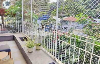 Imagem: A casa possui 4 Dormitórios, 5 Banheiros, 4 Vagas na garagem