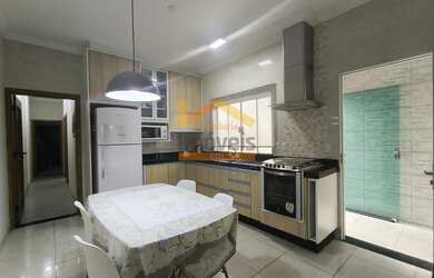 Imagem: A casa possui 2 Dormitórios, 3 Banheiros, 2 Vagas na garagem