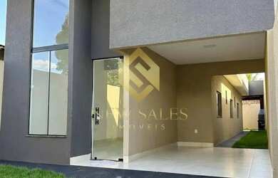 Imagem: A casa possui 3 Dormitórios, 2 Banheiros, 2 Vagas na garagem