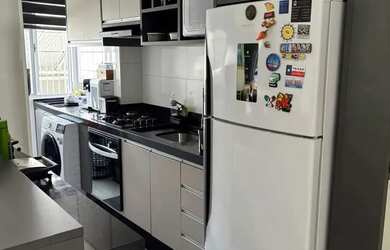 Imagem: O apartamento possui 2 Dormitórios, 1 Banheiro, 1 Vaga na garagem