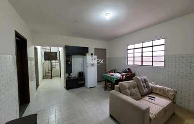 Imagem: A casa possui 4 Dormitórios, 2 Banheiros, 1 Vaga na garagem