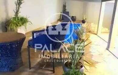 Imagem: A casa possui 3 Dormitórios, 3 Banheiros, 4 Vagas na garagem