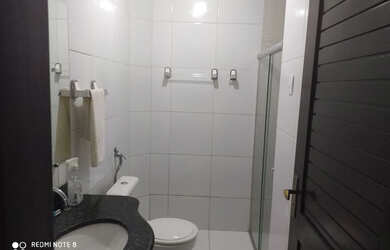 Imagem: A casa possui 3 Dormitórios, 2 Banheiros e 1 Vaga na garagem