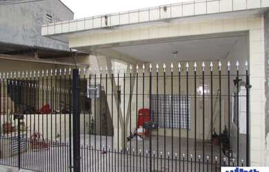 Imagem: A casa possui 2 Dormitórios, 1 Banheiro, 2 Vagas na garagem