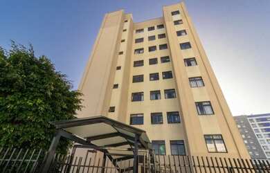 Imagem: O apartamento possui 3 Dormitórios, 1 Banheiro, 1 Vaga na garagem