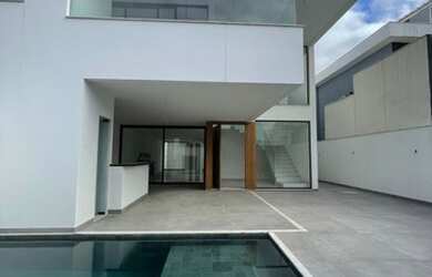 Imagem: A casa em condomínio possui 5 Dormitórios, 5 Banheiros, 2