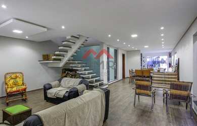 Imagem: A casa possui 5 Dormitórios, 1 Banheiro, 4 Vagas na garagem