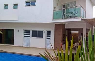 Imagem: A casa em condomínio possui 5 Dormitórios, 5 Banheiros, 4