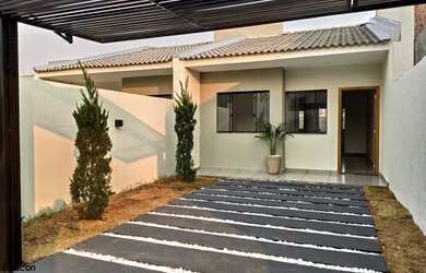 Imagem: A casa possui 2 Dormitórios, 1 Banheiro, 2 Vagas na garagem