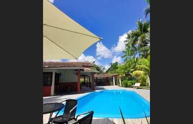 Imagem: A casa possui 4 Dormitórios, 5 Banheiros, 5 Vagas na garagem