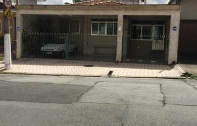 Imagem: A casa possui 3 Dormitórios, 2 Banheiros, 3 Vagas na garagem
