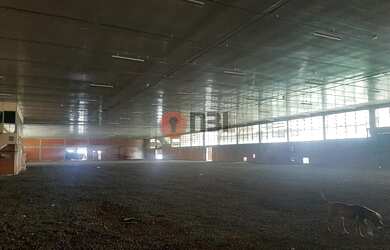 Imagem: O depósito possui 5 Vagas na garagem, 6467m² de Área e está