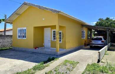 Imagem: A casa possui 3 Dormitórios, 1 Banheiro, 2 Vagas na garagem