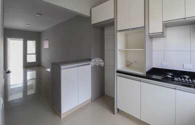 Imagem: A casa possui 2 Dormitórios, 2 Banheiros, 2 Vagas na garagem