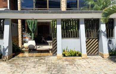 Imagem: A casa em condomínio possui 4 Dormitórios, 3 Banheiros, 2