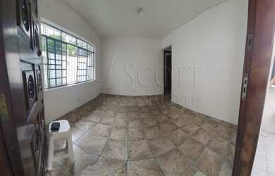 Imagem: A casa possui 2 Dormitórios, 1 Banheiro, 4 Vagas na garagem