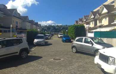 Imagem: A casa em condomínio possui 5 Dormitórios, 5 Banheiros, 3