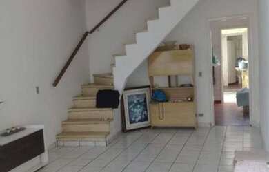 Imagem: A casa possui 2 Dormitórios, 2 Banheiros, 1 Vaga na garagem