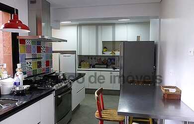 Imagem 12: Vista incrível e lavandas na janela.Pura poesia