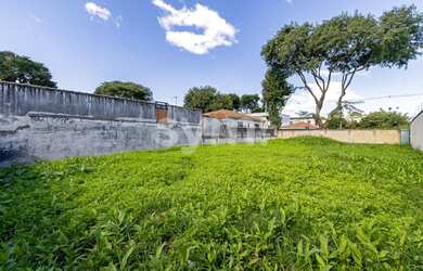 Imagem: O terreno possui 464m² de Área e está localizado em Bacacheri