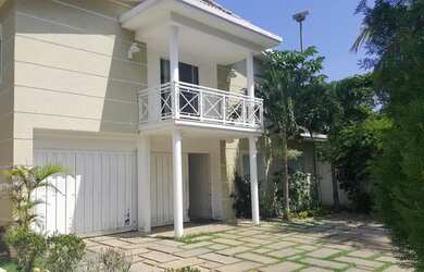 Imagem: A casa em condomínio possui 4 Dormitórios, 5 Banheiros, 5