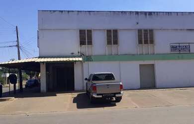 Imagem: O depósito possui 5 Vagas na garagem e 1500m² de Área e está