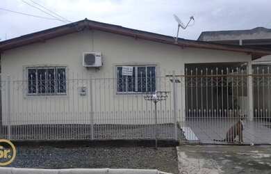 Imagem: A casa possui 3 Dormitórios, 2 Banheiros, 360m² de Área e