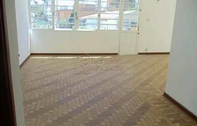 Imagem: A casa possui 3 Dormitórios, 3 Banheiros, 5 Vagas na garagem