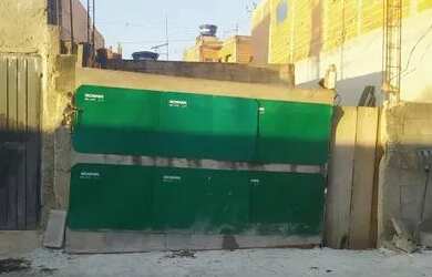 Imagem: A casa possui 3 Dormitórios, 1 Banheiro, 2 Vagas na garagem