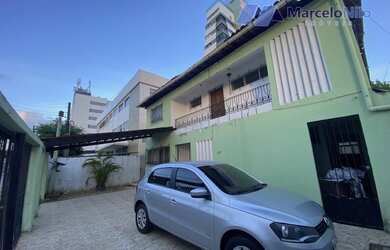 Imagem: A casa possui 5 Dormitórios, 5 Banheiros, 3 Vagas na garagem