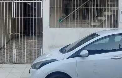 Imagem: A casa possui 5 Dormitórios, 1 Vaga na garagem e está localizado