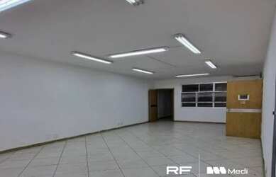 Imagem: O depósito possui 375m² de Área e está localizado em Parque