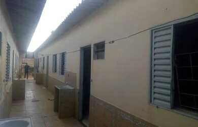 Imagem: A casa possui 1 Dormitório, 1 Banheiro e está localizado