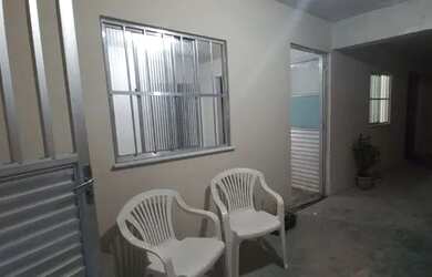 Imagem: A casa possui 3 Dormitórios, 2 Banheiros e está localizado