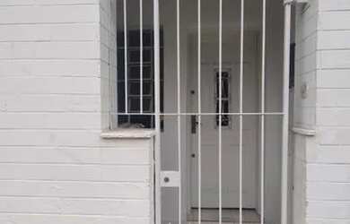 Imagem: A casa possui 3 Dormitórios, 2 Banheiros, 75m² de Área e