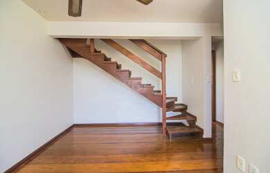 Imagem 13: Casa em Morro Santana. Piscina, Guarda roupa, Lareirae4 Vagas na garagem