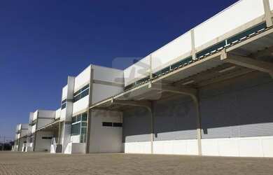 Imagem: O depósito possui 4 Vagas na garagem e 1750m² de Área e está